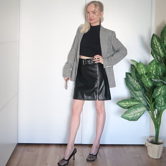H&M Faux Leather Mini Skirt With Zipper and Belt - Picture 1 of 9